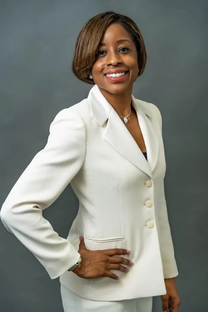 woman, leader, business, success, finance, investment, smile, portrait